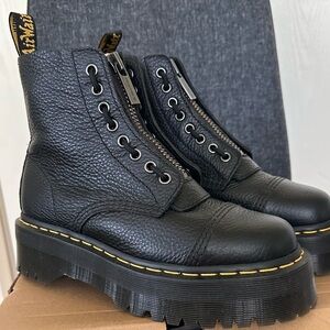 Dr. Martens Sinclair Black Size 7 New